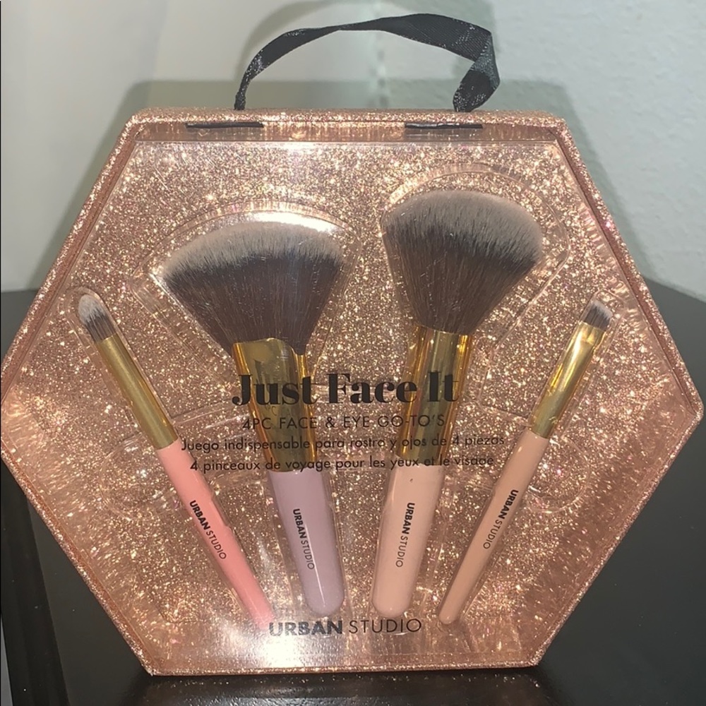 4 Pc Face & Eye Brushes